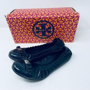 TORY BURCH CAPTOE BOW FLATS (7.5)